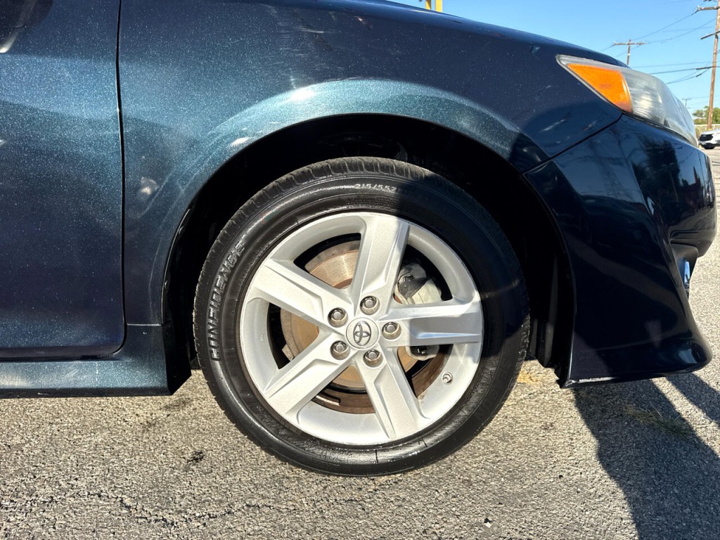 2014 Toyota Camry Image 8