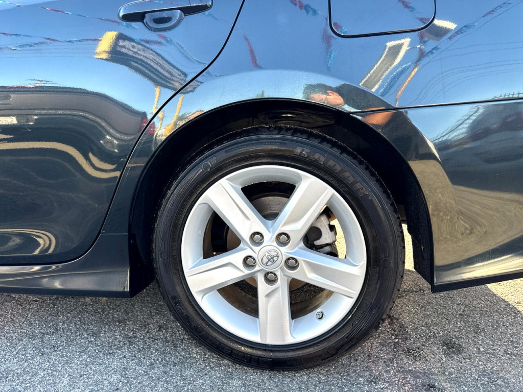 2014 Toyota Camry Image 10