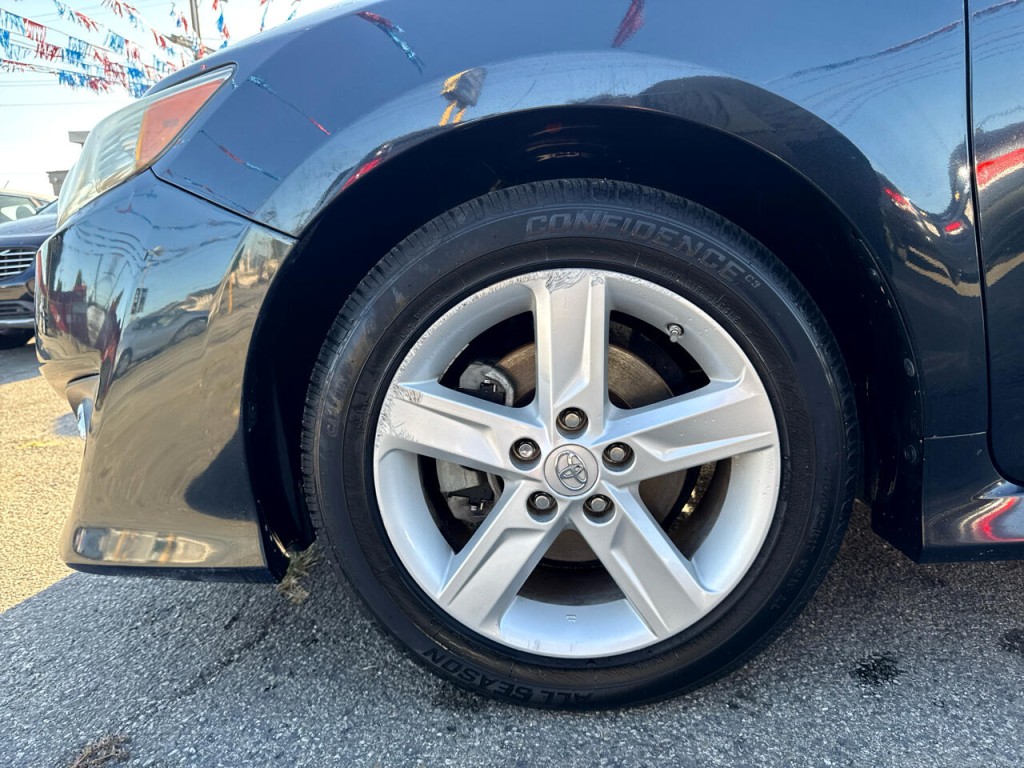 2014 Toyota Camry Image 11