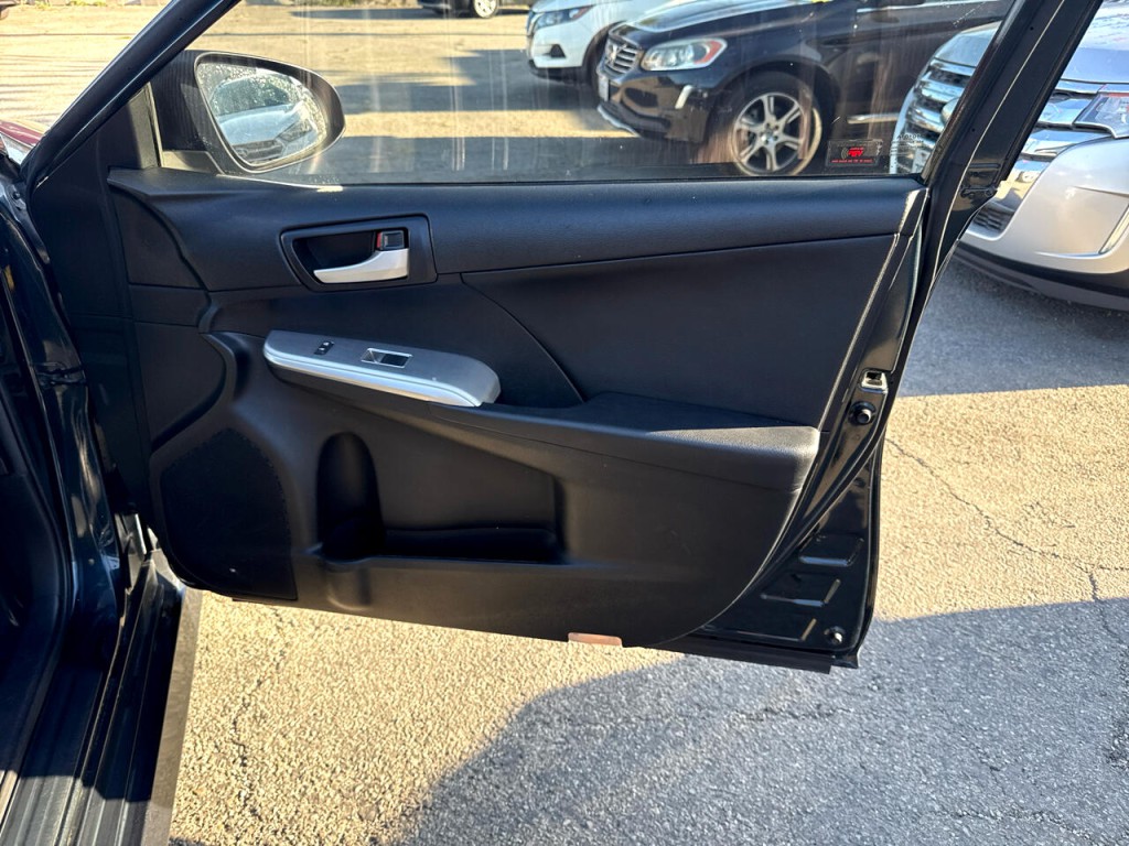 2014 Toyota Camry Image 12