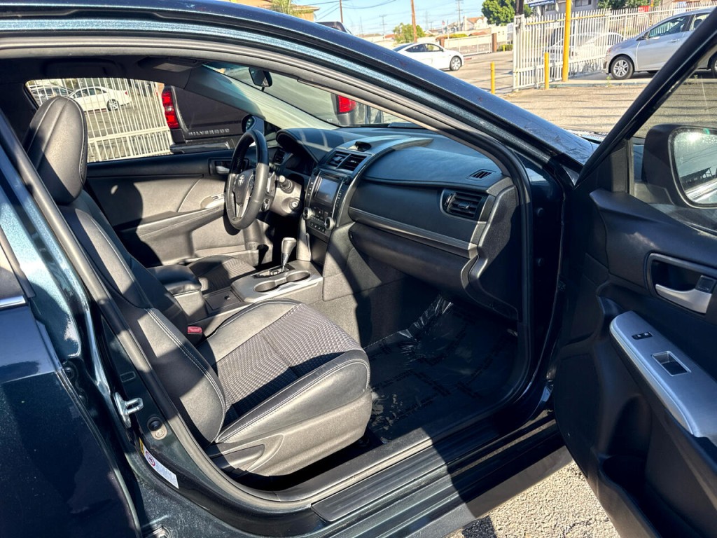 2014 Toyota Camry Image 13