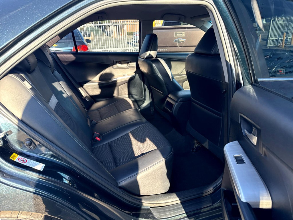 2014 Toyota Camry Image 15