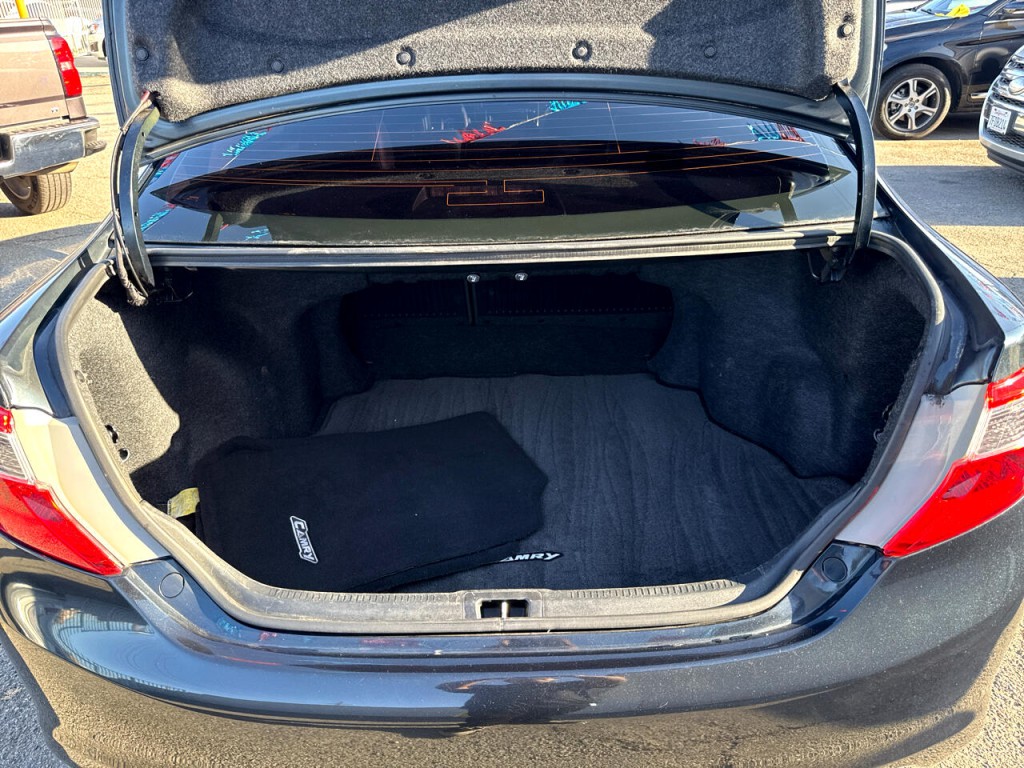 2014 Toyota Camry Image 17