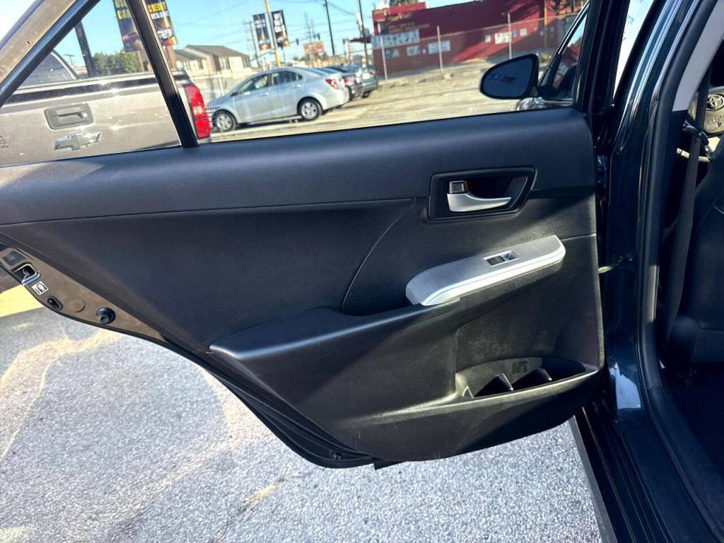2014 Toyota Camry Image 18