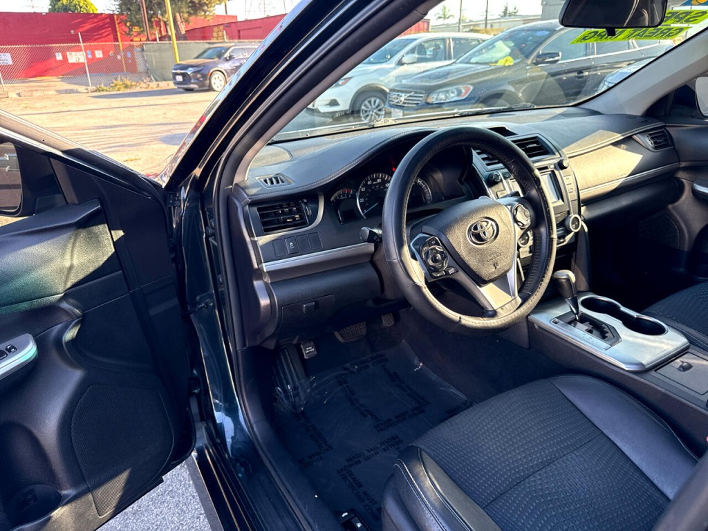 2014 Toyota Camry Image 21