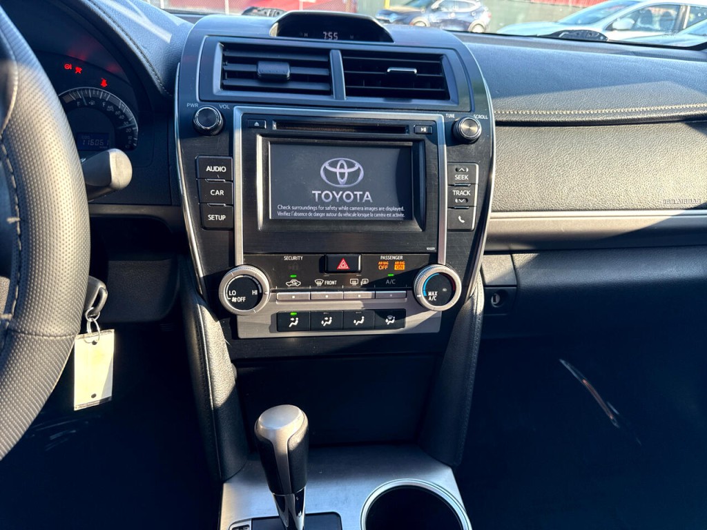 2014 Toyota Camry Image 24