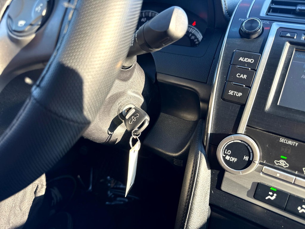 2014 Toyota Camry Image 27