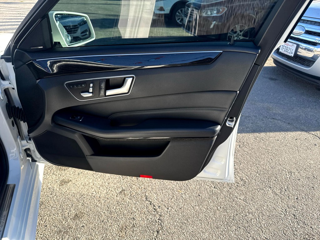2016 Mercedes-Benz E-Class Image 12