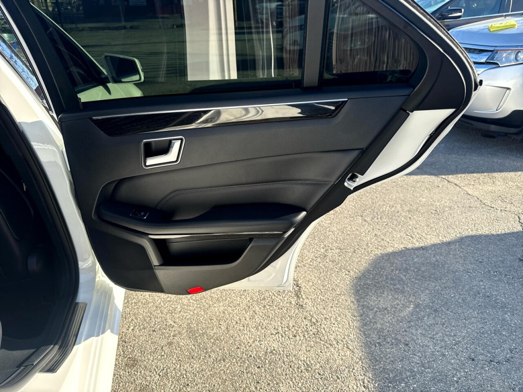 2016 Mercedes-Benz E-Class Image 14