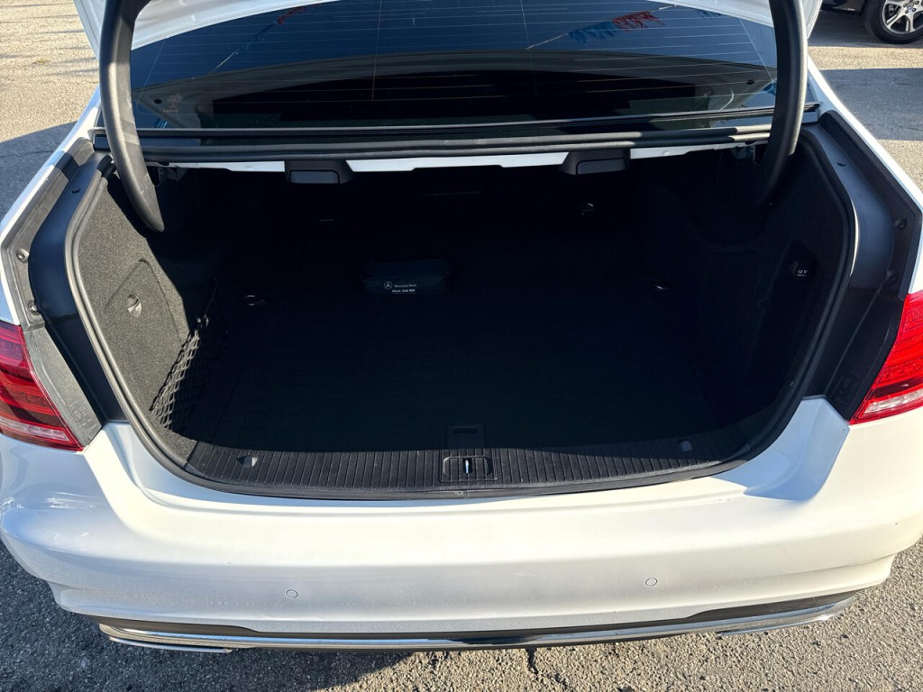 2016 Mercedes-Benz E-Class Image 17