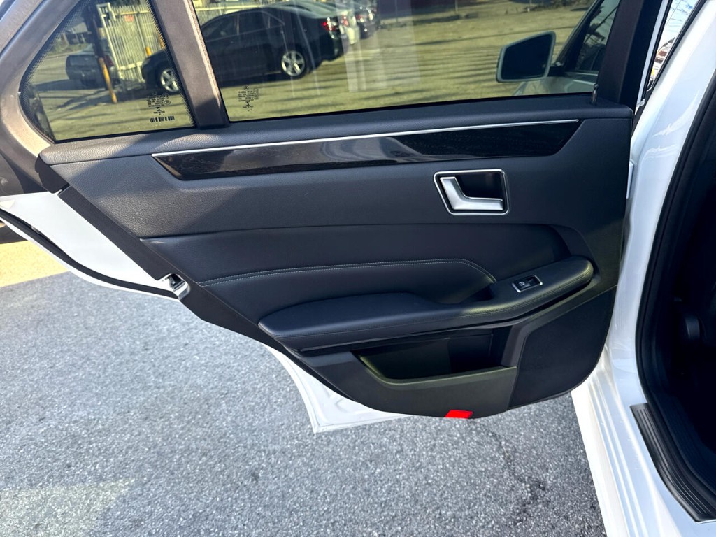 2016 Mercedes-Benz E-Class Image 18
