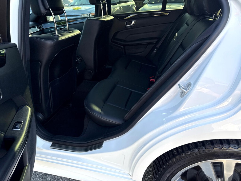 2016 Mercedes-Benz E-Class Image 19