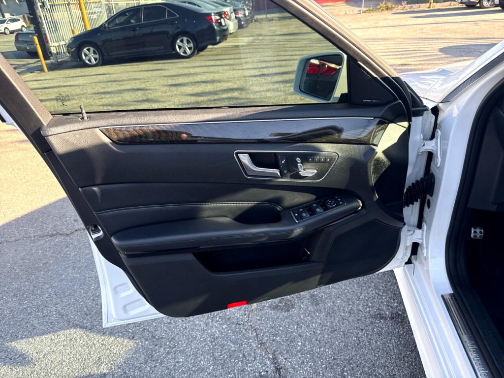 2016 Mercedes-Benz E-Class Image 20