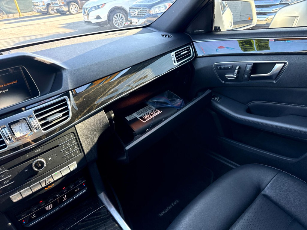 2016 Mercedes-Benz E-Class Image 32