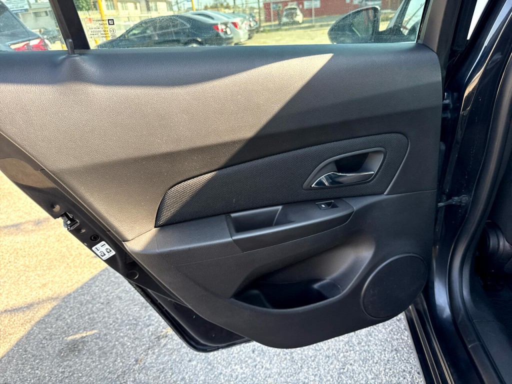 2015 Chevrolet Cruze Image 18