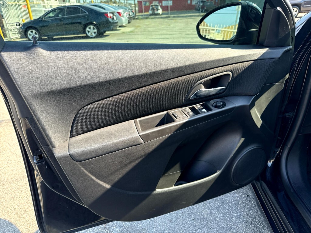2015 Chevrolet Cruze Image 20
