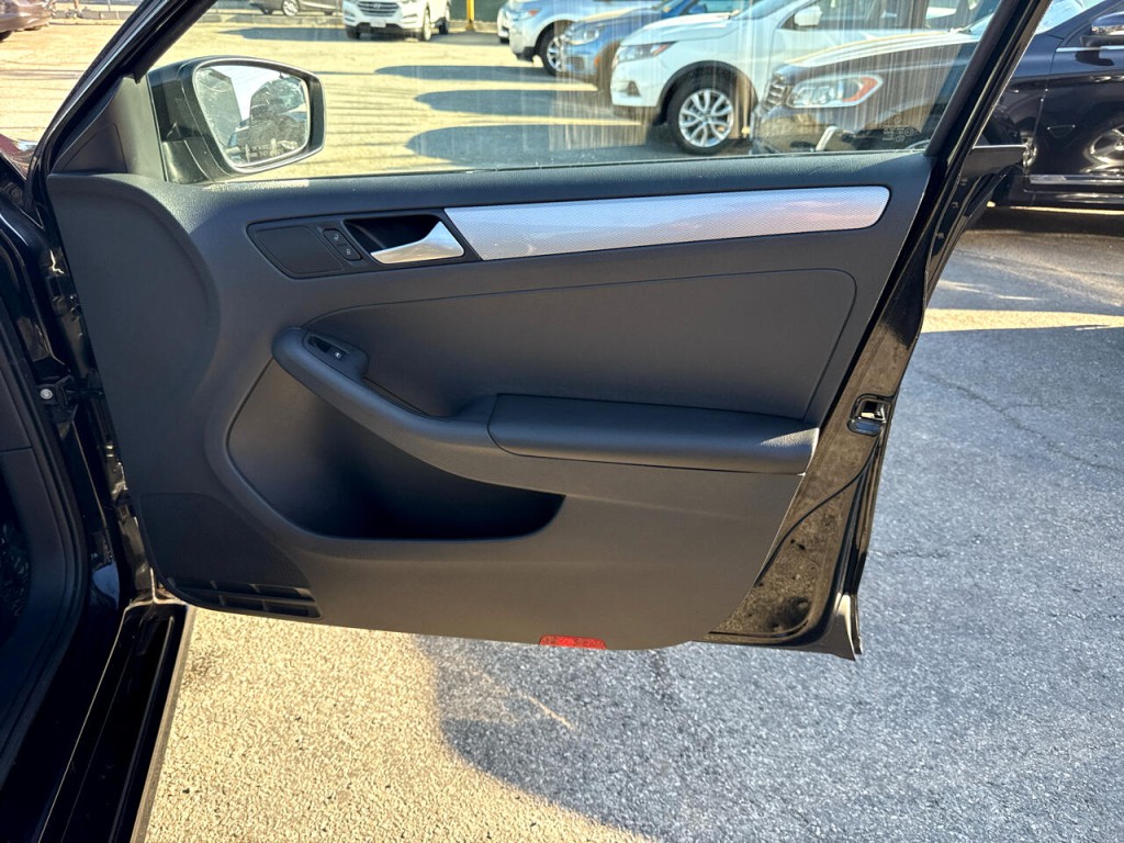 2017 Volkswagen Jetta Image 12