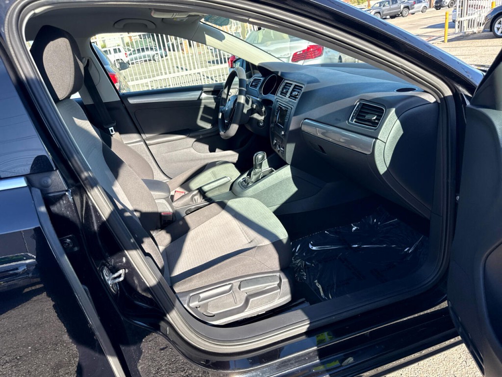 2017 Volkswagen Jetta Image 13