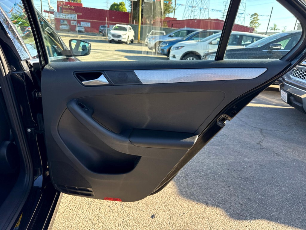 2017 Volkswagen Jetta Image 14