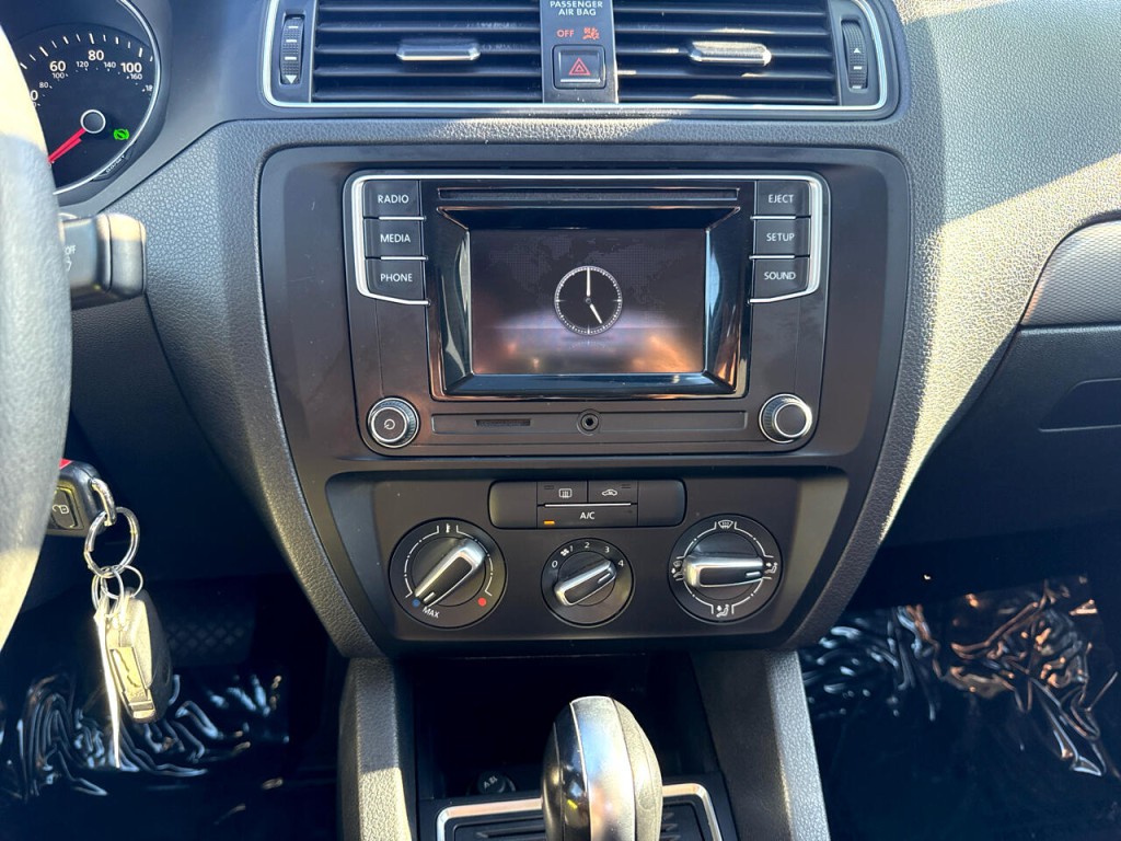 2017 Volkswagen Jetta Image 24