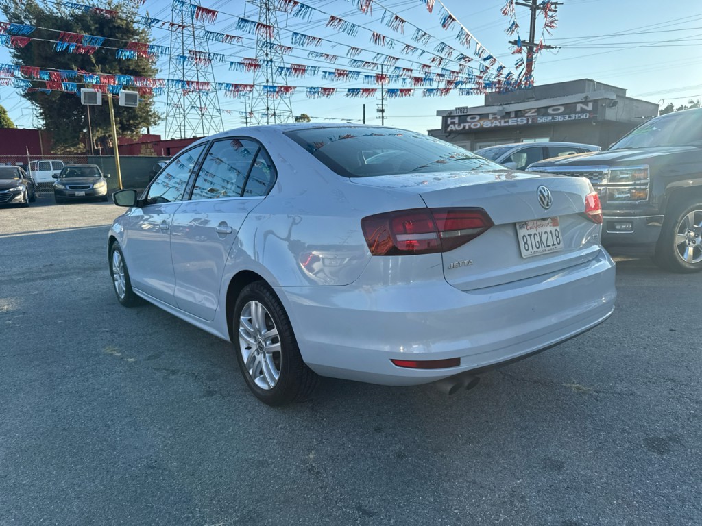 2017 Volkswagen Jetta Image 4