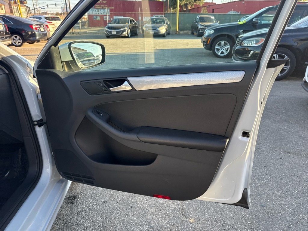 2017 Volkswagen Jetta Image 12
