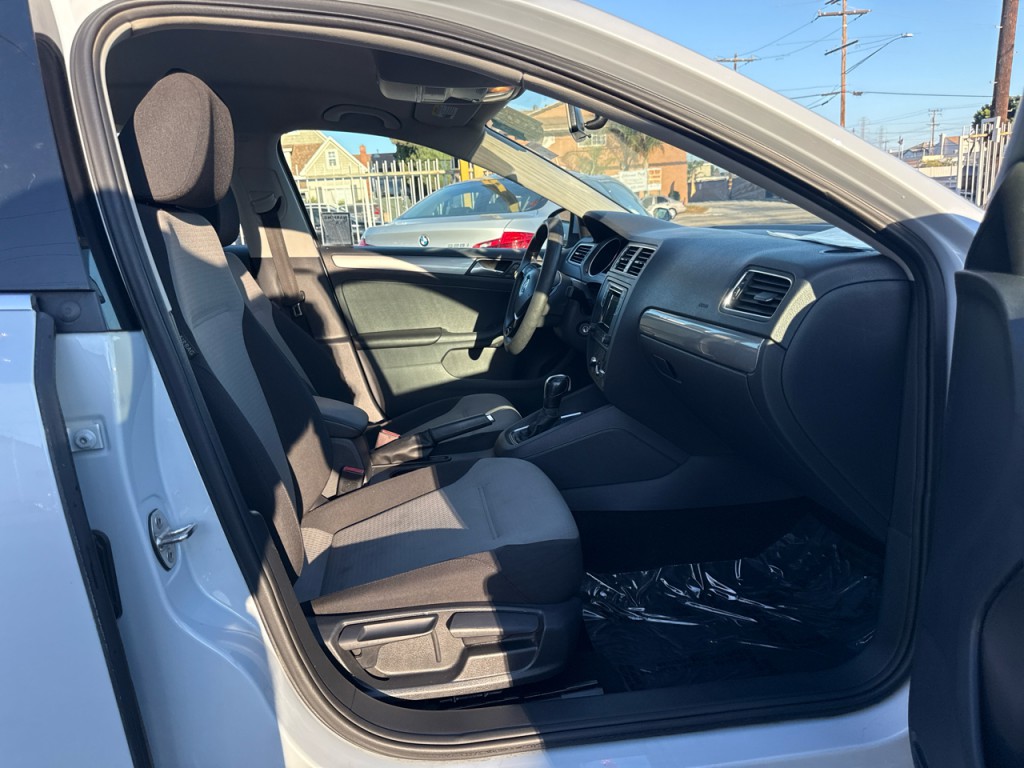 2017 Volkswagen Jetta Image 13
