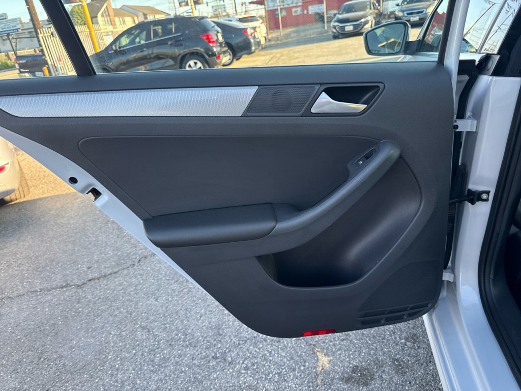 2017 Volkswagen Jetta Image 18