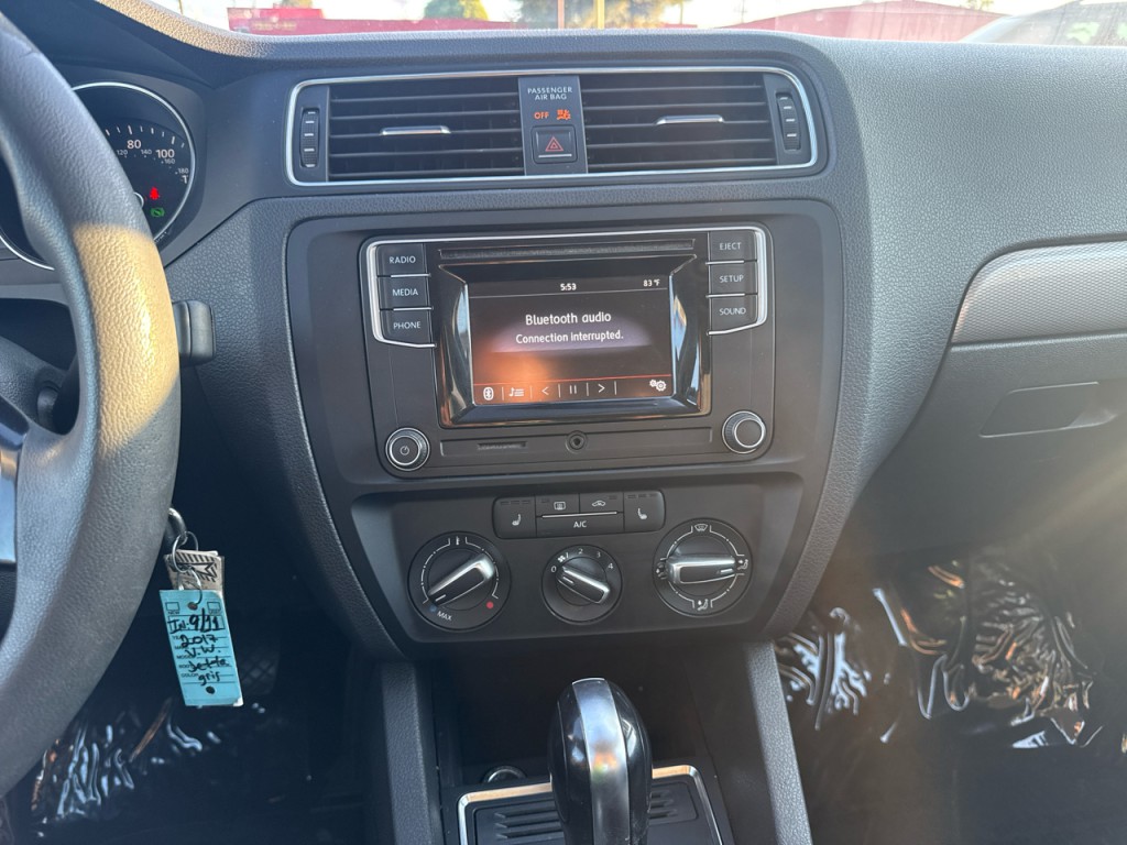 2017 Volkswagen Jetta Image 24