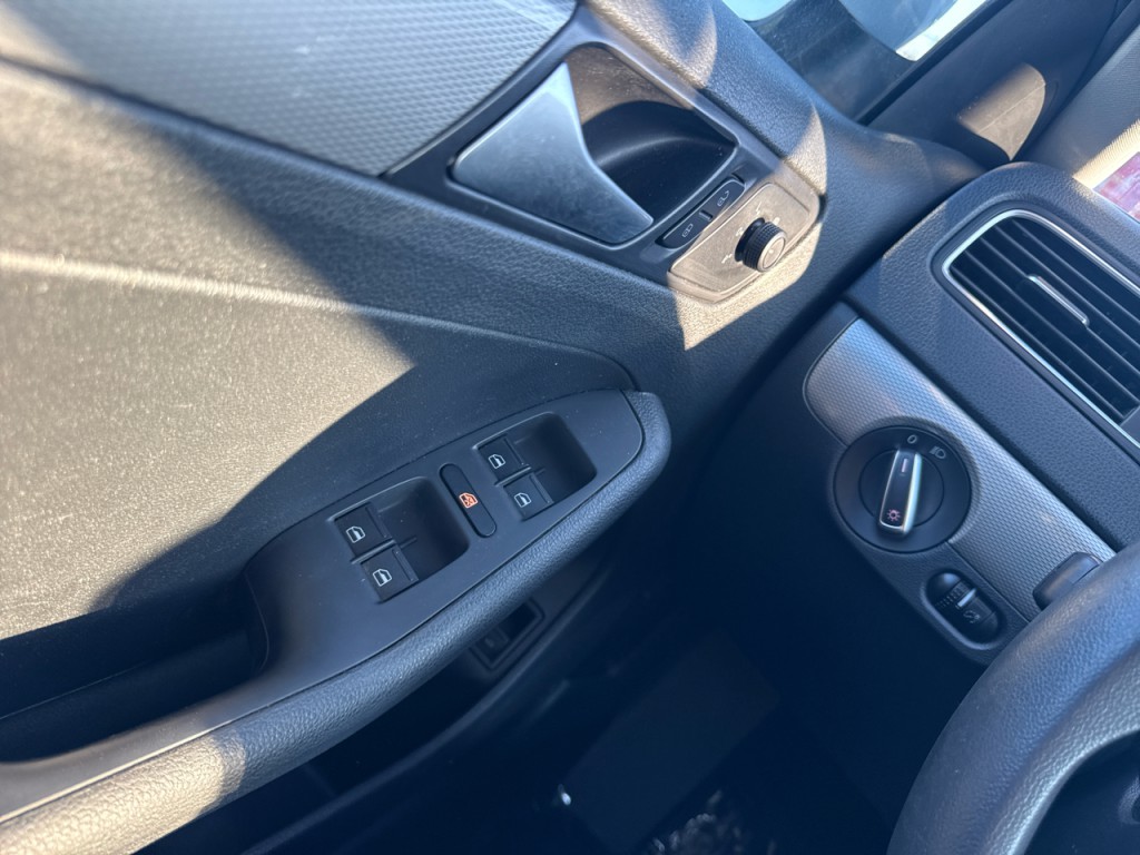 2017 Volkswagen Jetta Image 28
