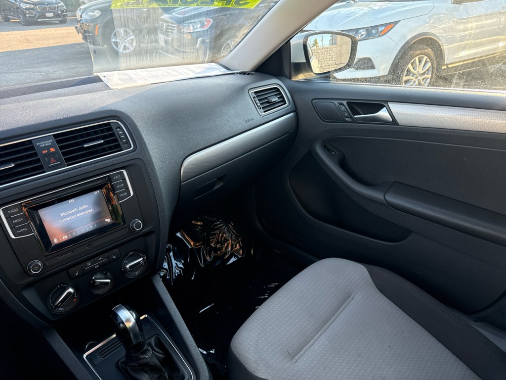 2017 Volkswagen Jetta Image 31