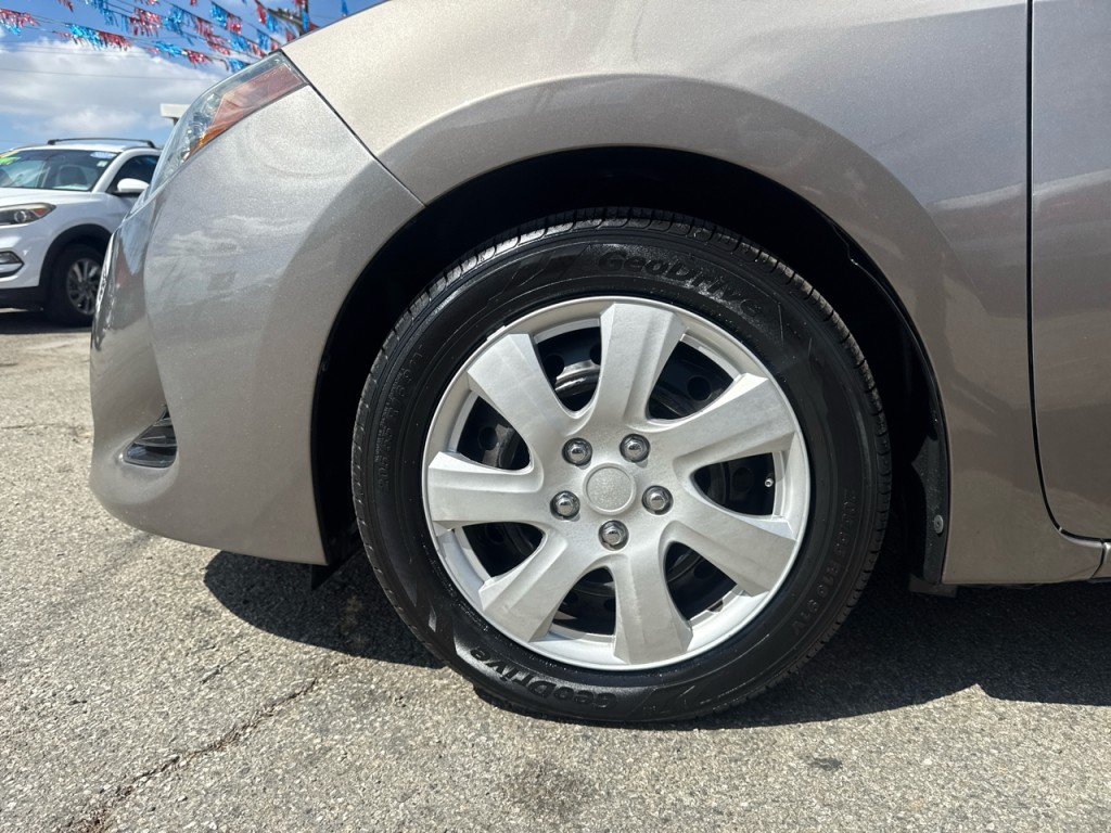 2017 Toyota Corolla Image 11