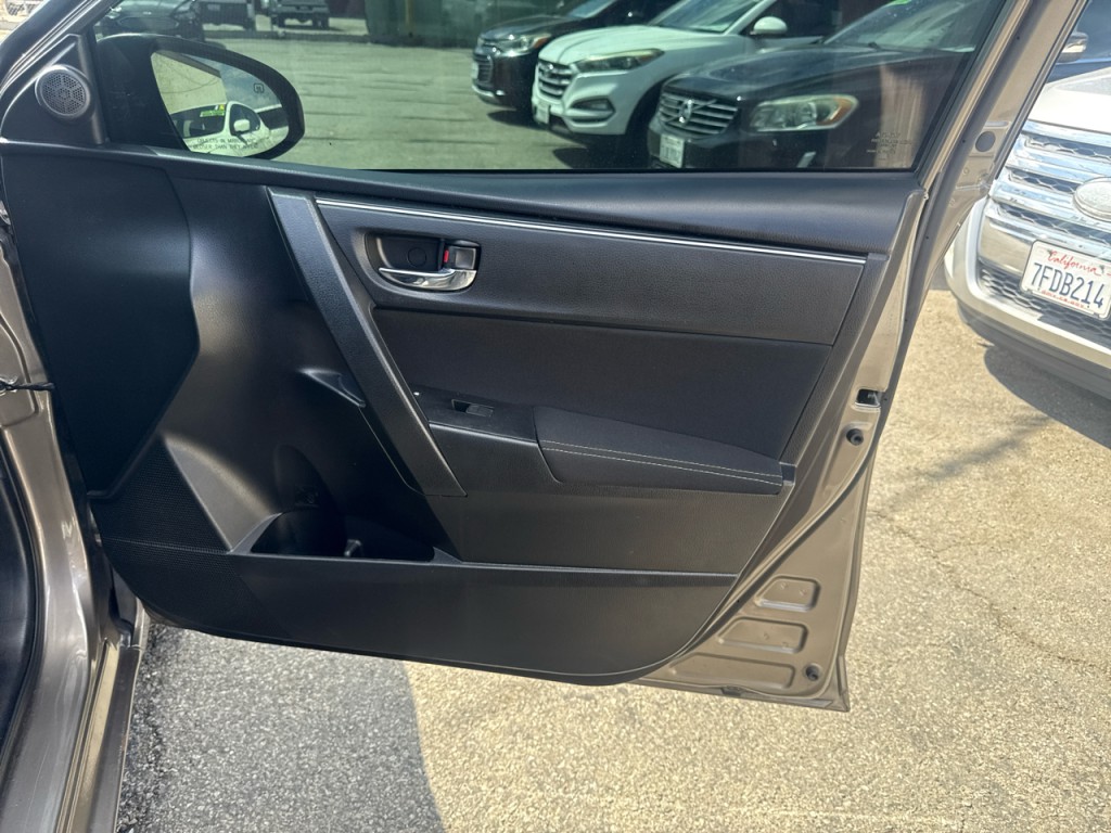 2017 Toyota Corolla Image 12