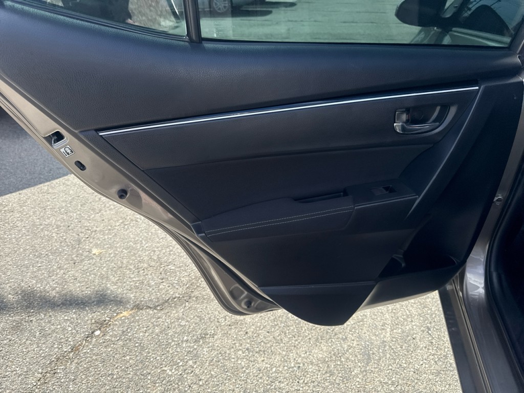 2017 Toyota Corolla Image 18