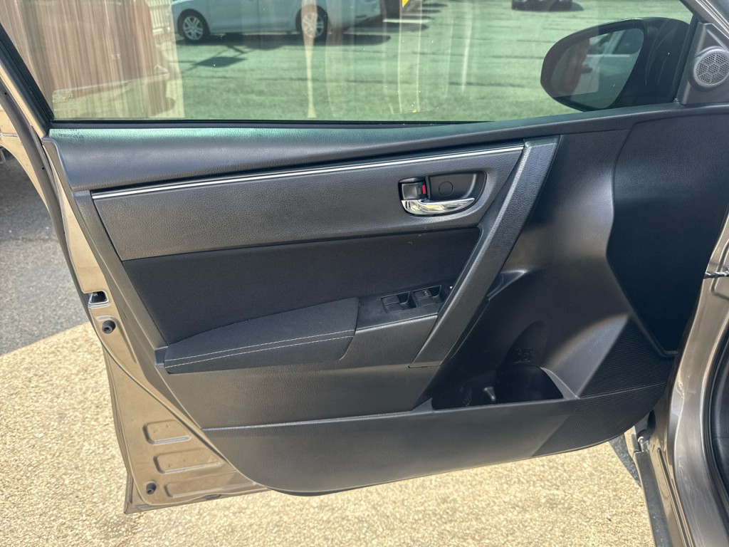 2017 Toyota Corolla Image 20