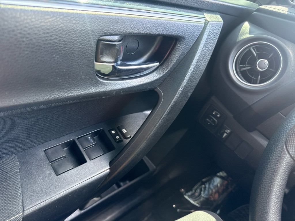 2017 Toyota Corolla Image 28