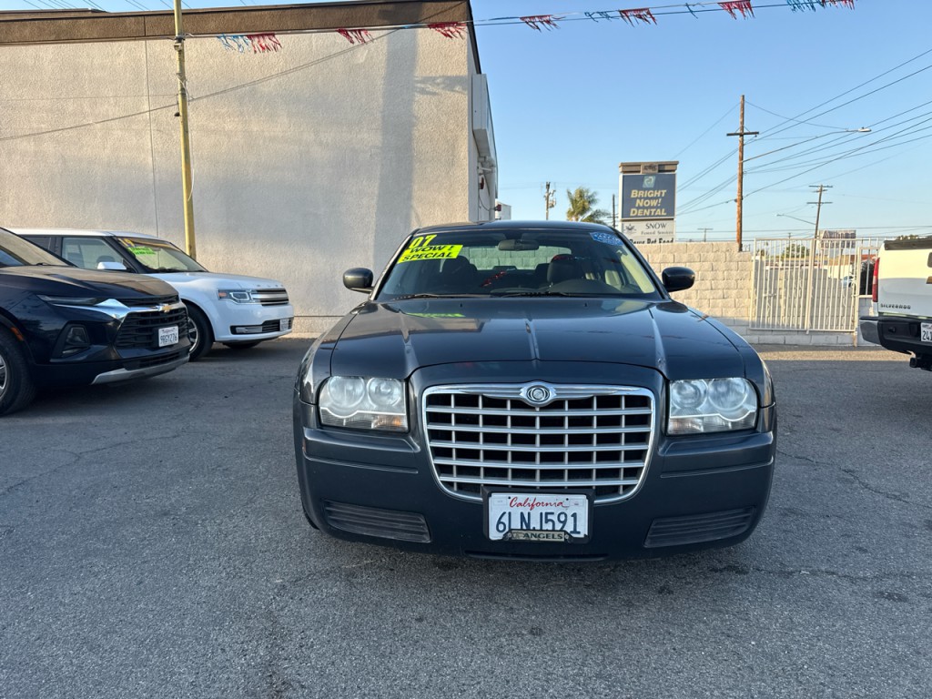2007 Chrysler 300 Image 2