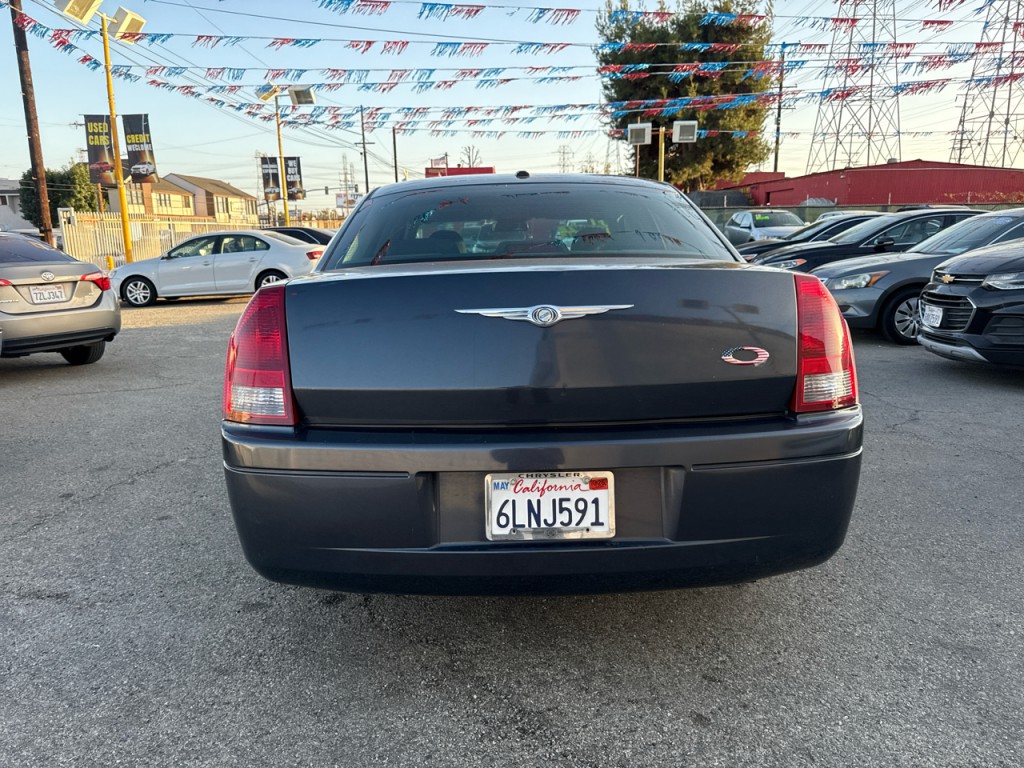 2007 Chrysler 300 Image 5