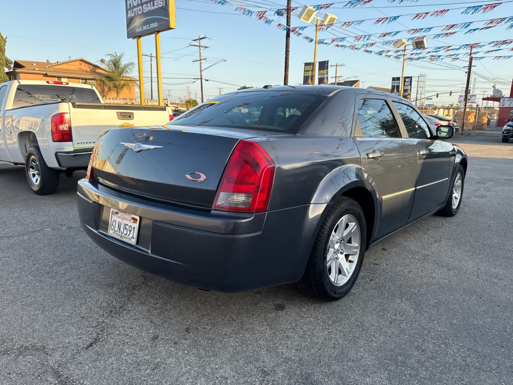 2007 Chrysler 300 Image 6
