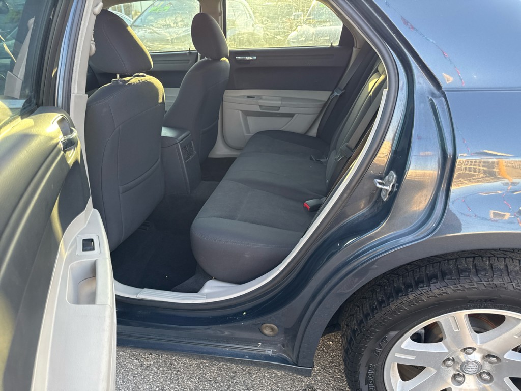 2007 Chrysler 300 Image 18