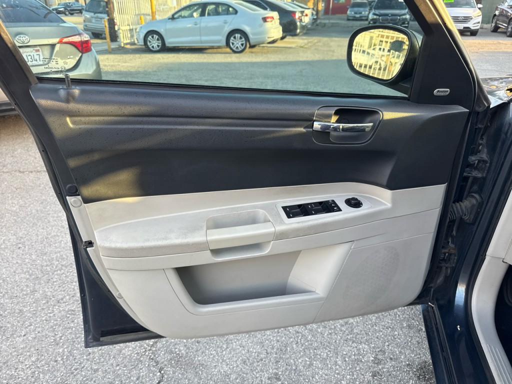 2007 Chrysler 300 Image 19