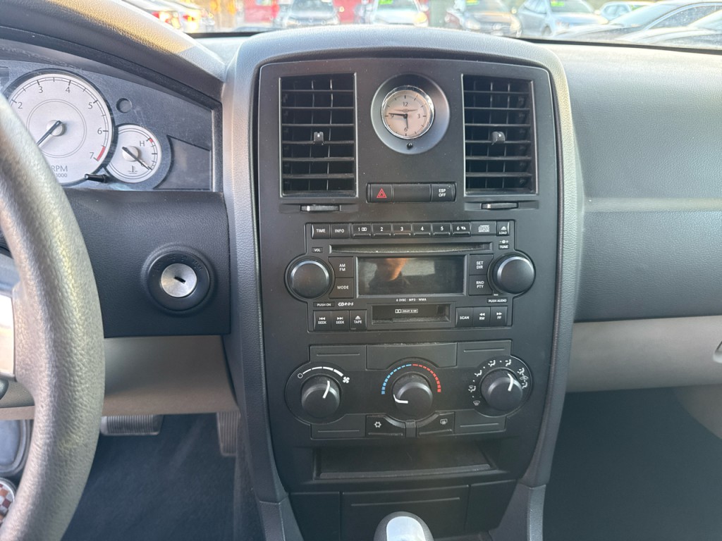 2007 Chrysler 300 Image 23