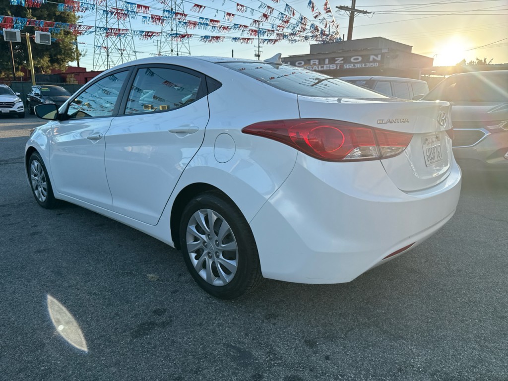 2012 Hyundai Elantra Image 4