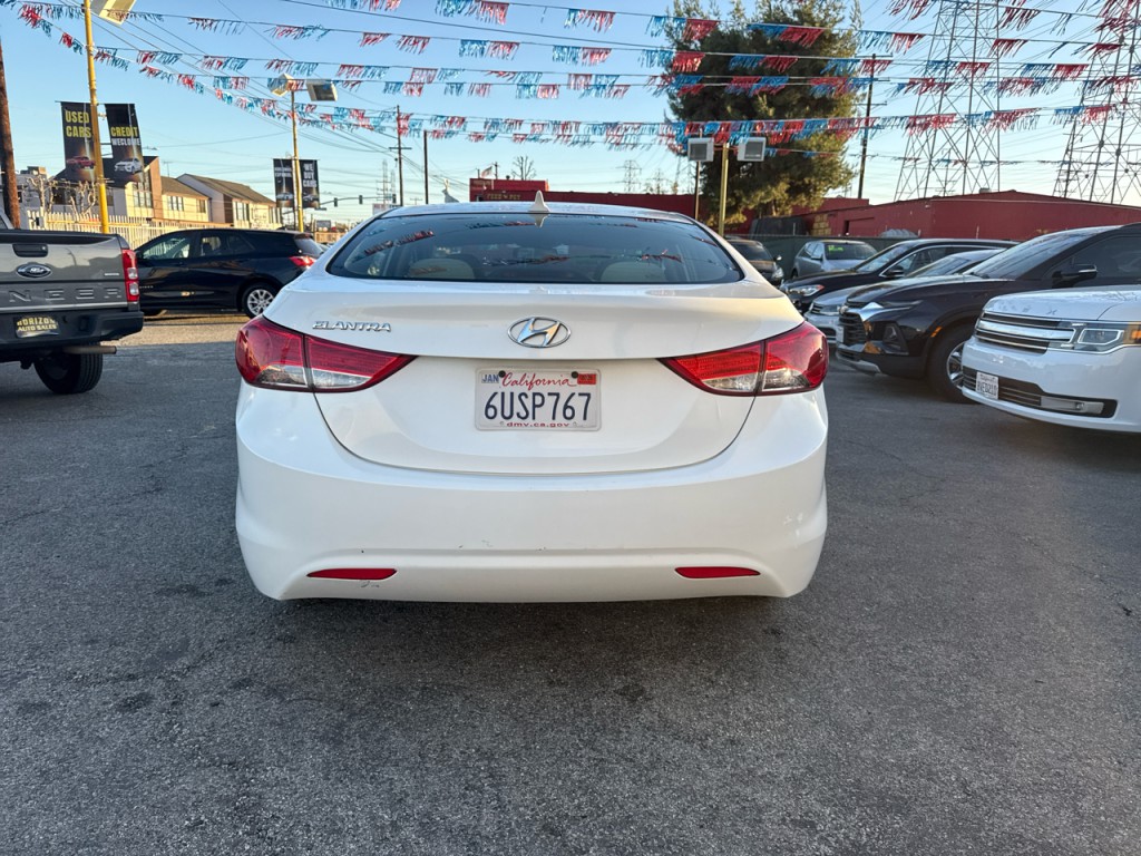 2012 Hyundai Elantra Image 5