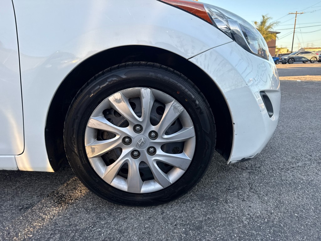 2012 Hyundai Elantra Image 8