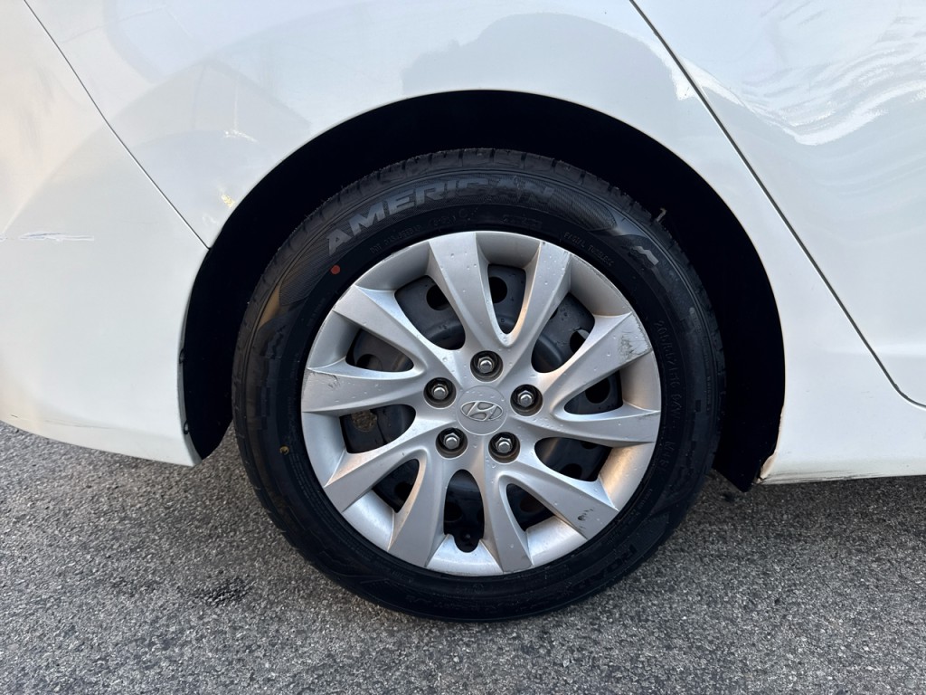 2012 Hyundai Elantra Image 9