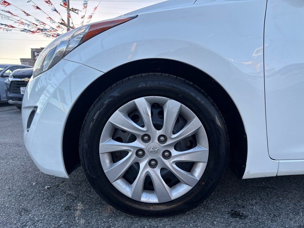 2012 Hyundai Elantra Image 11