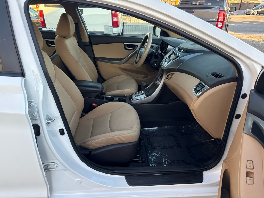 2012 Hyundai Elantra Image 13