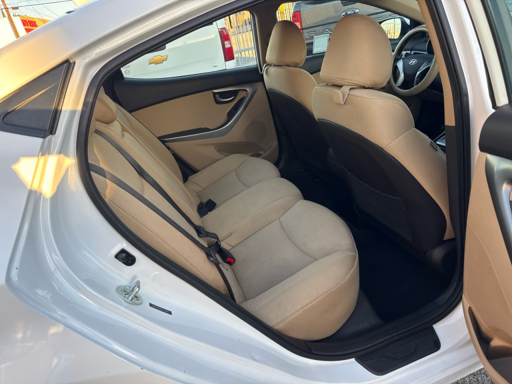2012 Hyundai Elantra Image 15