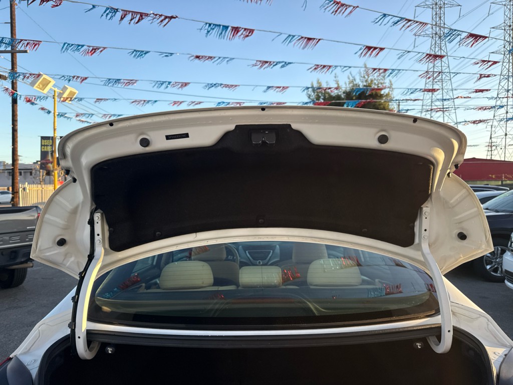 2012 Hyundai Elantra Image 16